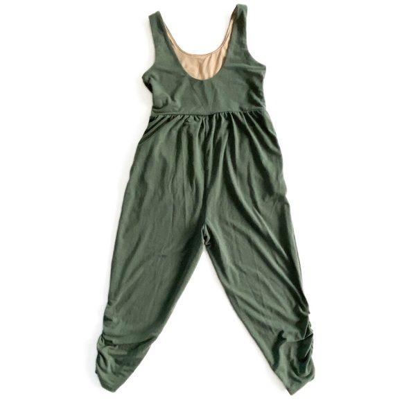 Size 5 activewear jumpsuit - Picture 2 of 4